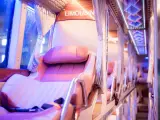 Intérieur d'un bus de luxe, avec des sièges confortables et un éclairage d'ambiance. Le mot "LIMOUSIN" est visible.