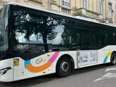 Bus C'bus à Châteaudun, prêt à transporter les passagers selon l'horaire bus Châteaudun.