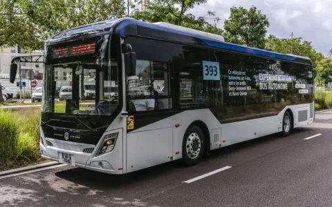 Un bus autonome, numéro 393, en expérimentation sur 6 km entre Sucy-Bonneuil RER et Basse Quinte.