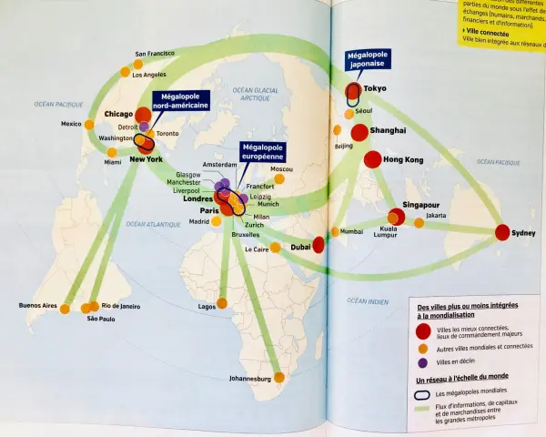 Carte du monde montrant les flux entre les mégalopoles, dont l'étalement urbain de Los Angeles.