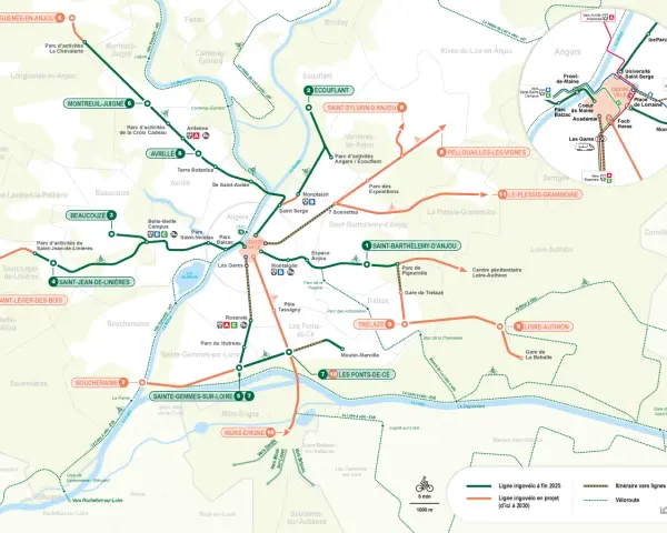 Carte des lignes de tramway et véloroutes d'Angers, montrant les itinéraires et les stations.