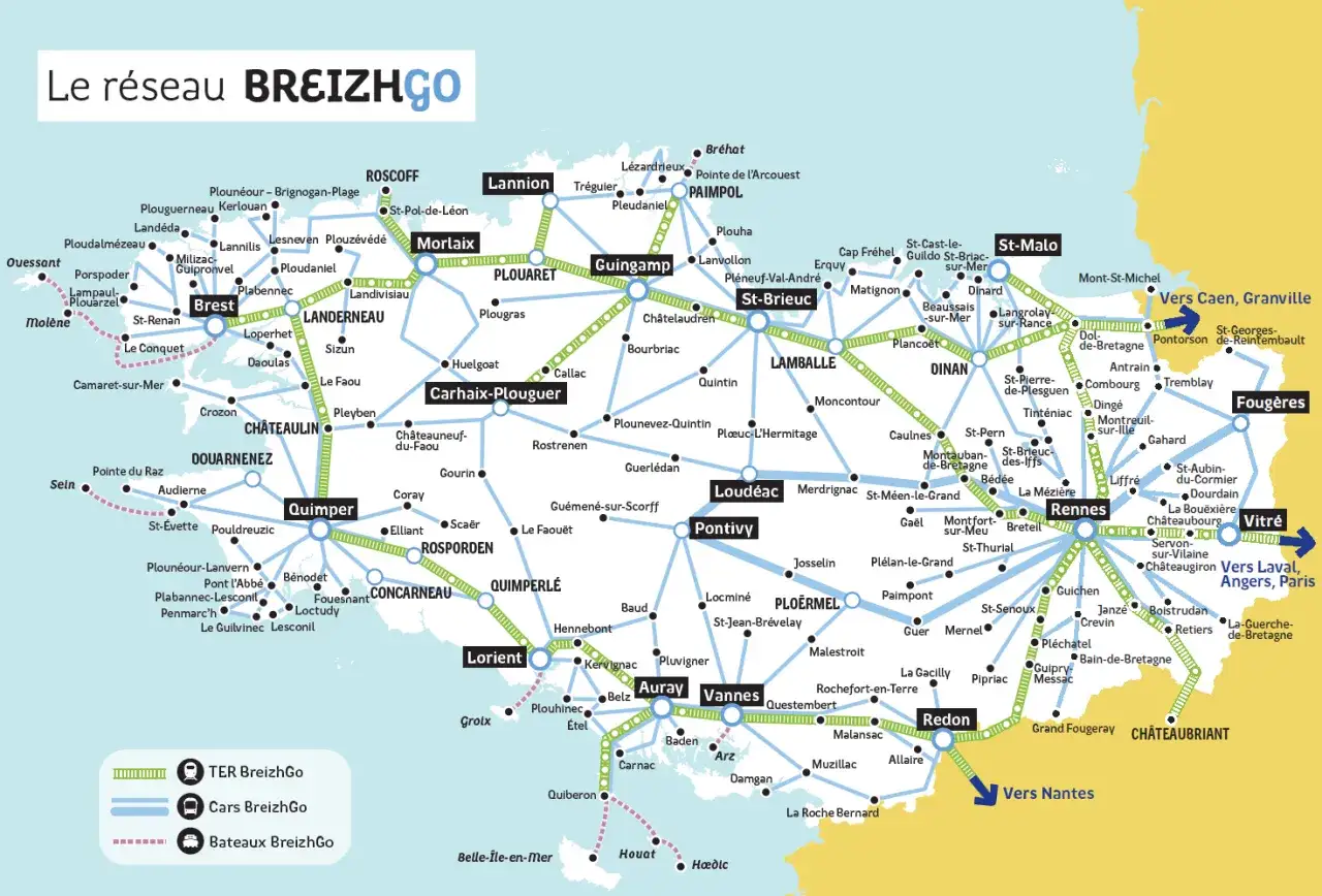 Carte du réseau BreizhGo, illustrant le maillage territorial breton avec les lignes de train, bus et bateau.